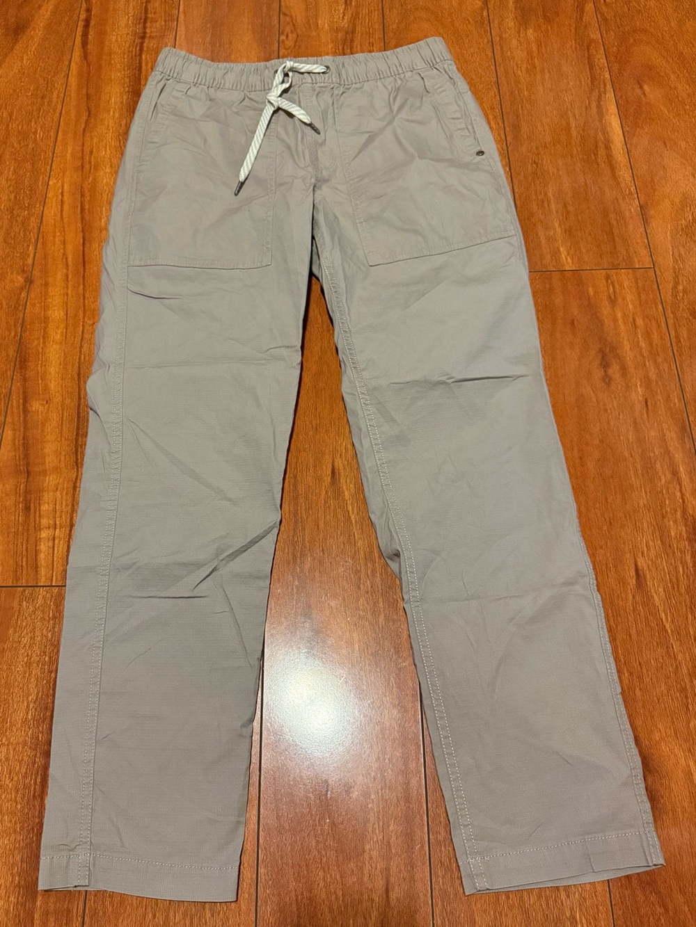 Vuori Men's Cargo Pants in Light Gray with Drawstring